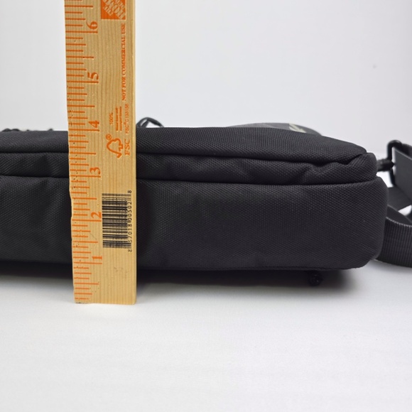 Thule Stravan Deluxe 15" Laptop Mackbook/Ipad Bag/Attache, Grey and Black - Picture 10 of 10